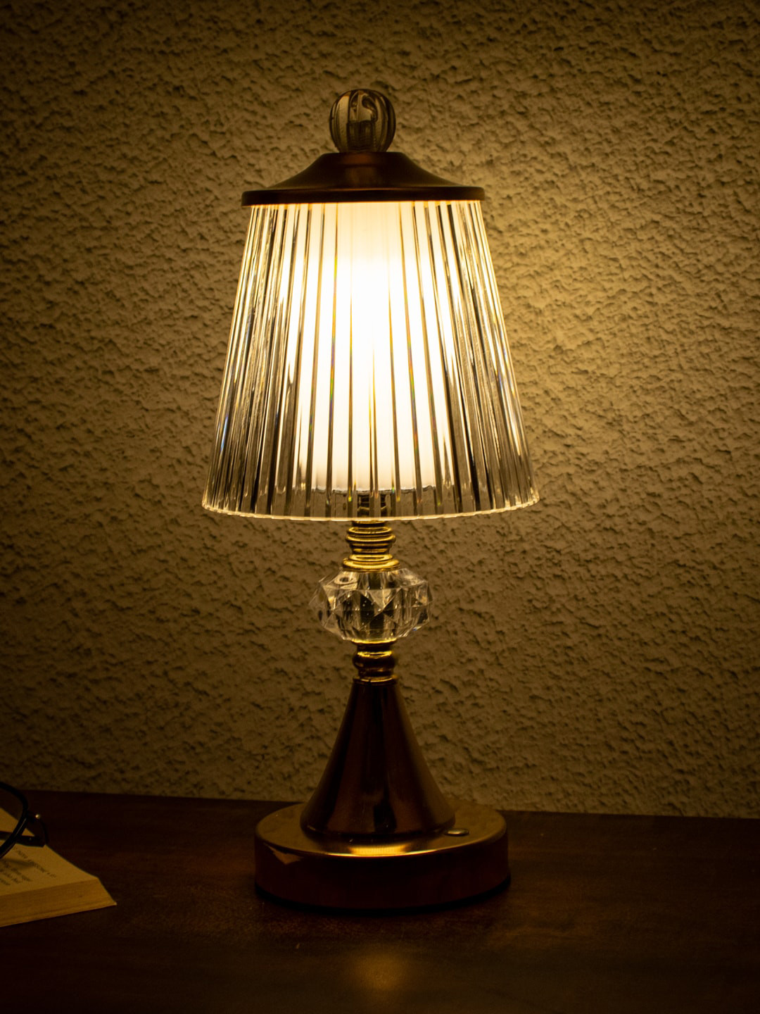 

StatueStudio Transparent Crystal Table Lamp, Gold