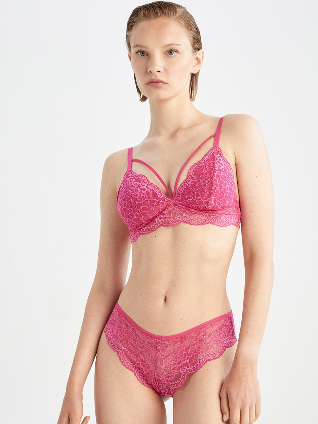 

DeFacto Women Self-Design Low Rise Basic Briefs, Pink
