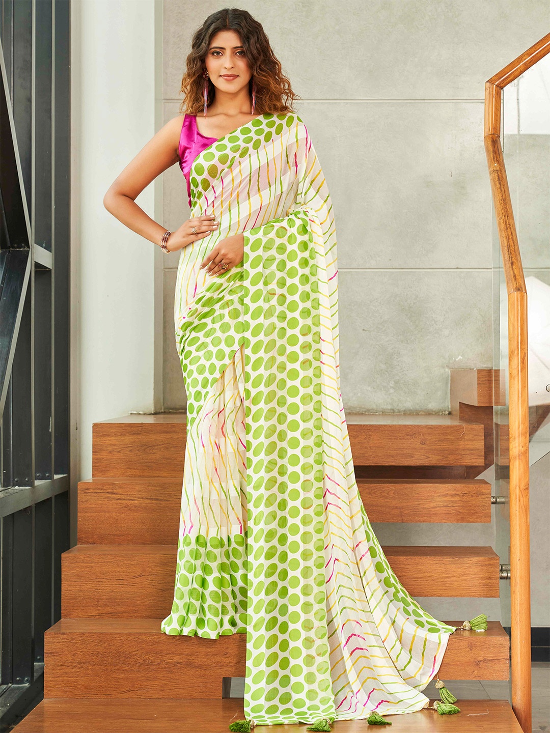 

Tikhi Imli Leheriya Printed Saree, Off white