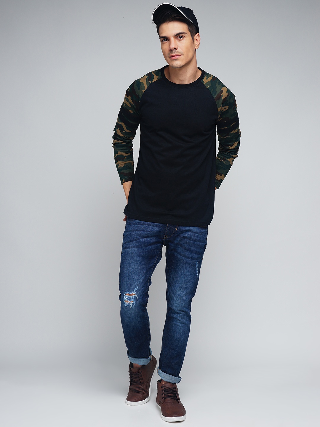 

Difference of Opinion Men Black Printed Round Neck T-shirt