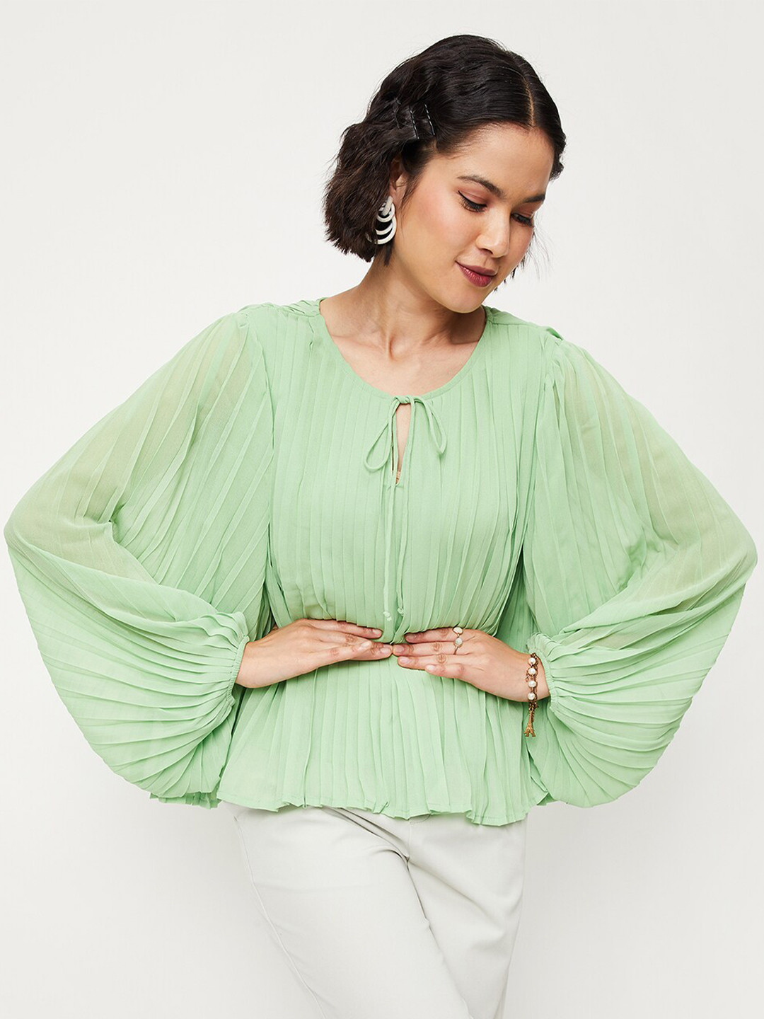 

max Tie-Up Neck Puff Sleeves A-line Top, Green