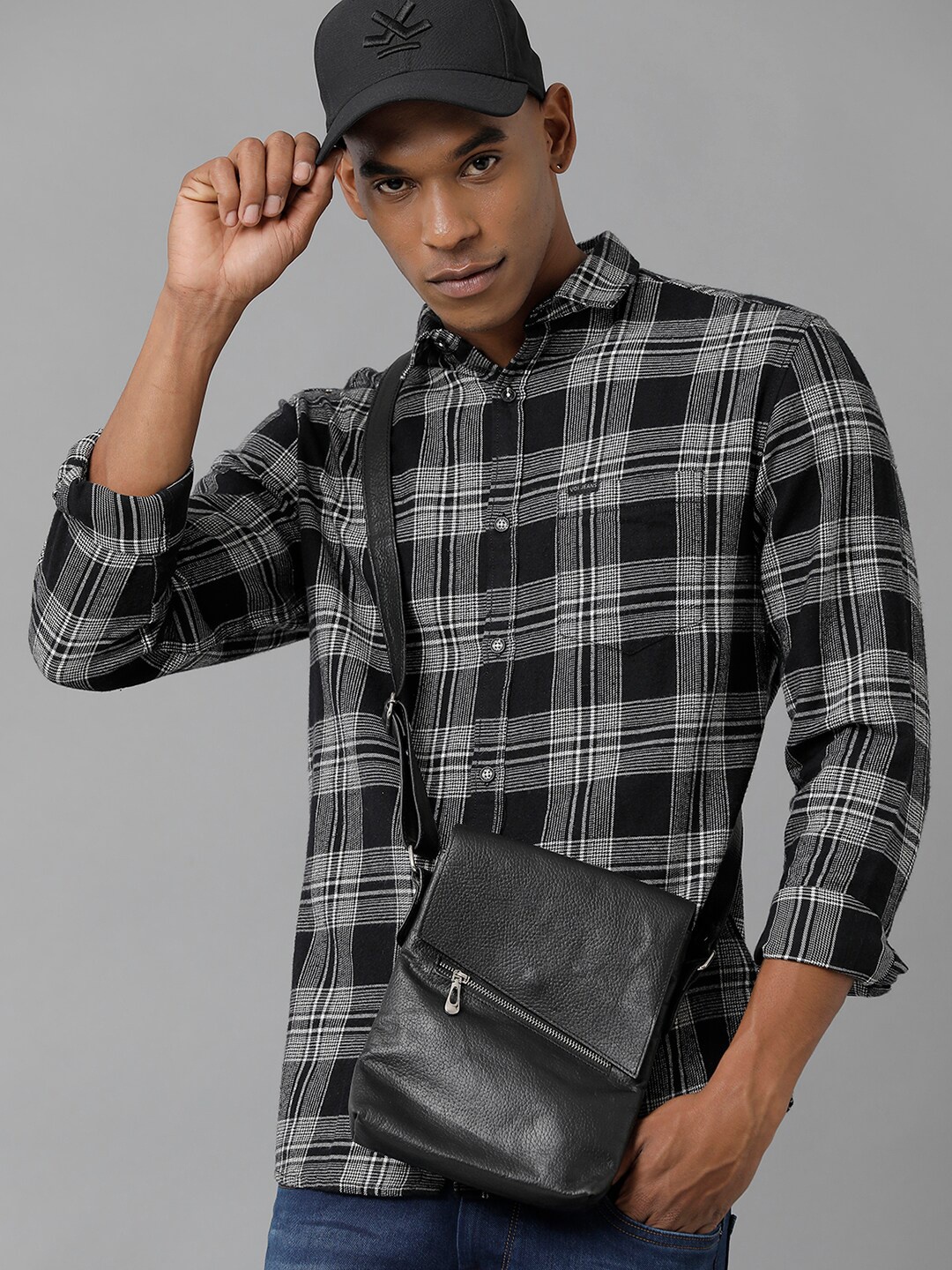 

Voi Jeans Tartan Checked Spread Collar Pure Cotton Slim Fit Casual Shirt, Black