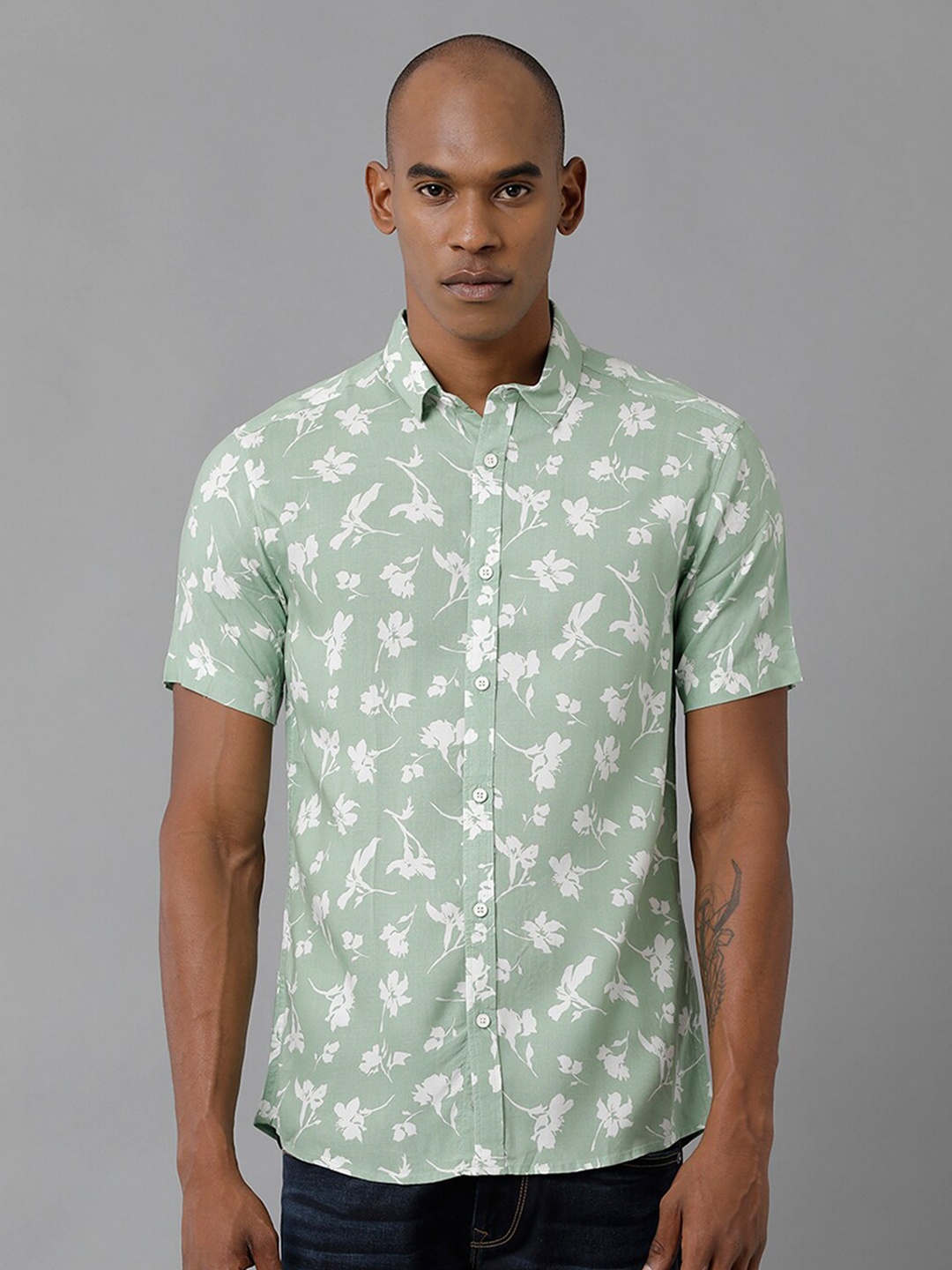 

Voi Jeans Floral Printed Spread Collar Slim Fit Casual Shirt, Green