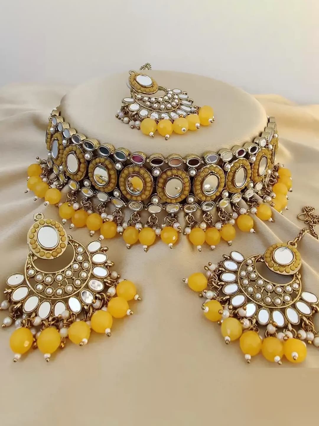 

Sukkhi Gold-Plated Stone Studded & Beaded Choker Jewellery Set