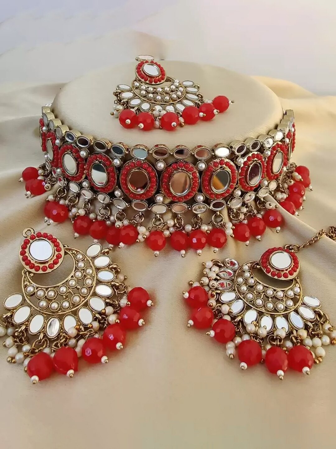 

Sukkhi Gold-Plated Kundan-Studded & Beaded Jewellery Set