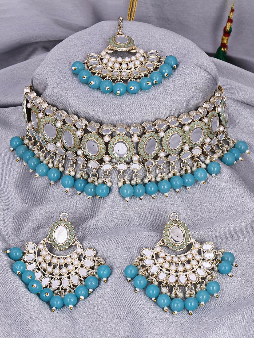 

Sukkhi Gold-Plated Choker Necklace Set With Maang Tikka