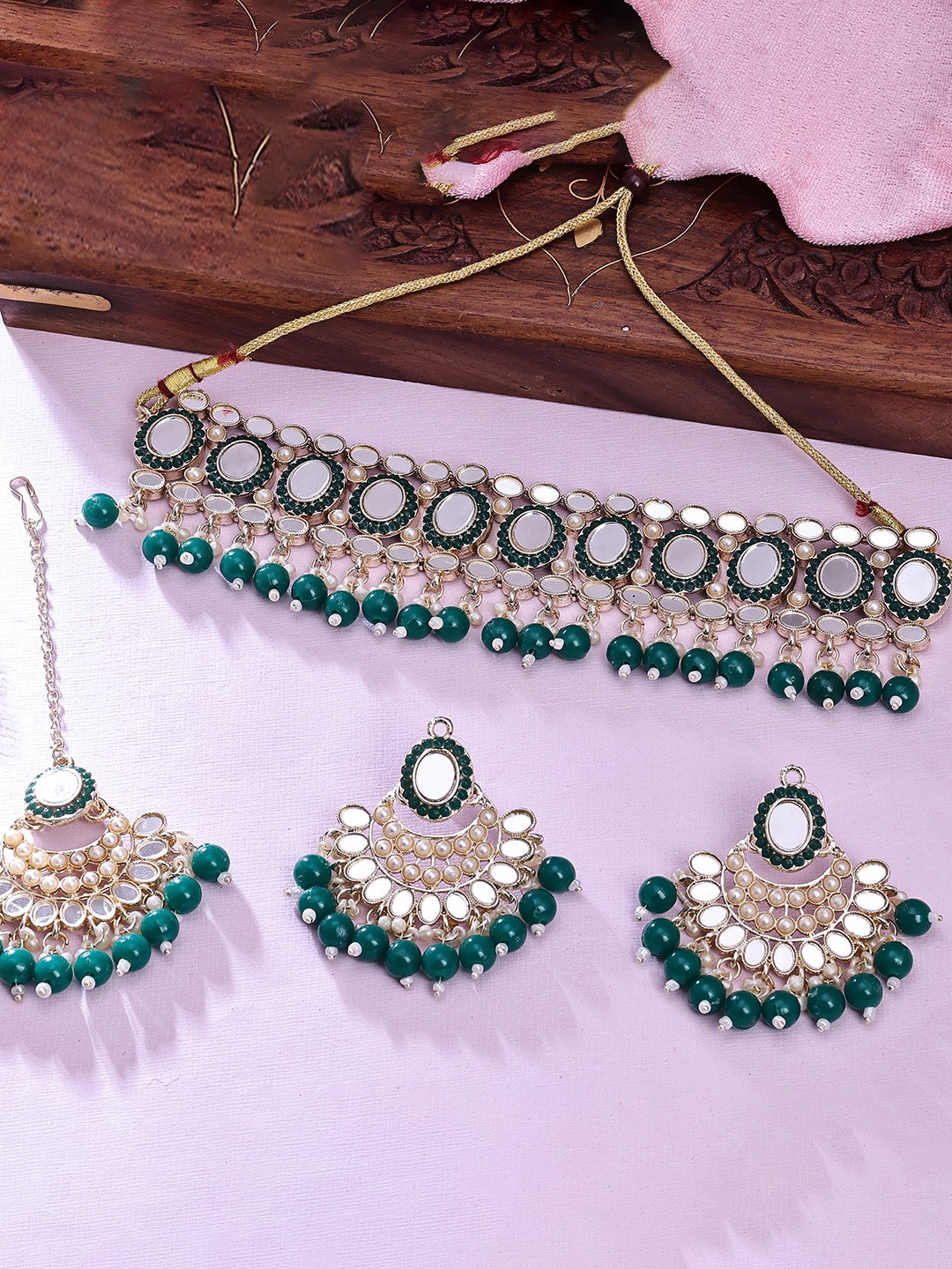 

Sukkhi Gold-Plated Choker Necklace Set With Maang Tikka