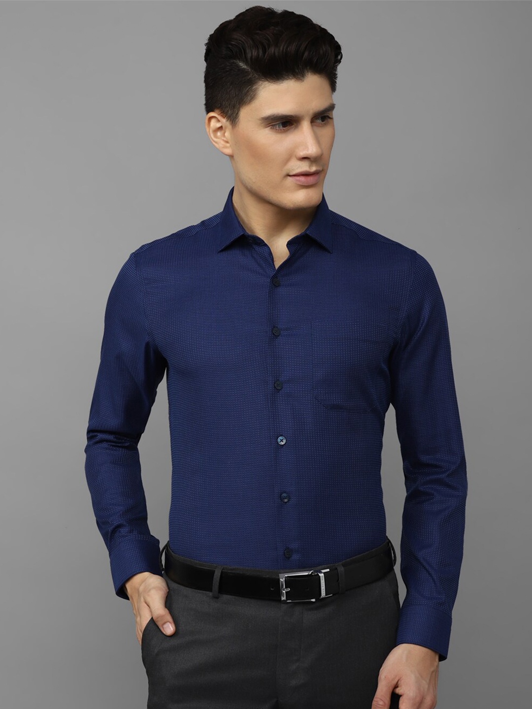 

Louis Philippe Spread Collar Pure Cotton Formal Shirt, Navy blue