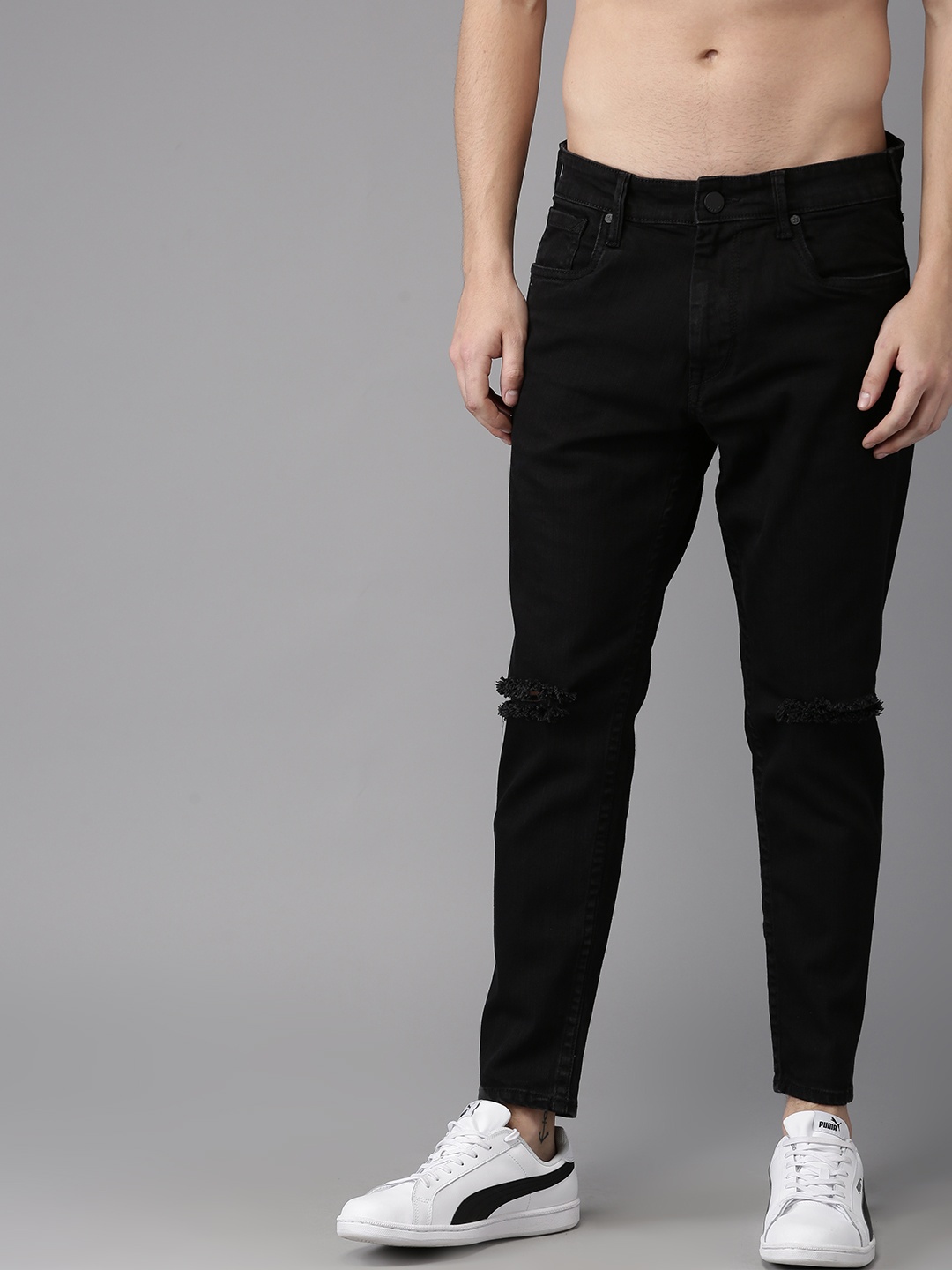 

HERE&NOW Men Black Tapered Fit Cropped Mid-Rise Stretchable Slash-Knee Jeans