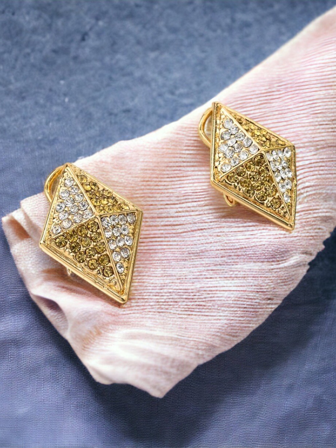 

HOT AND BOLD Gold-Plated Circular Studs Earrings
