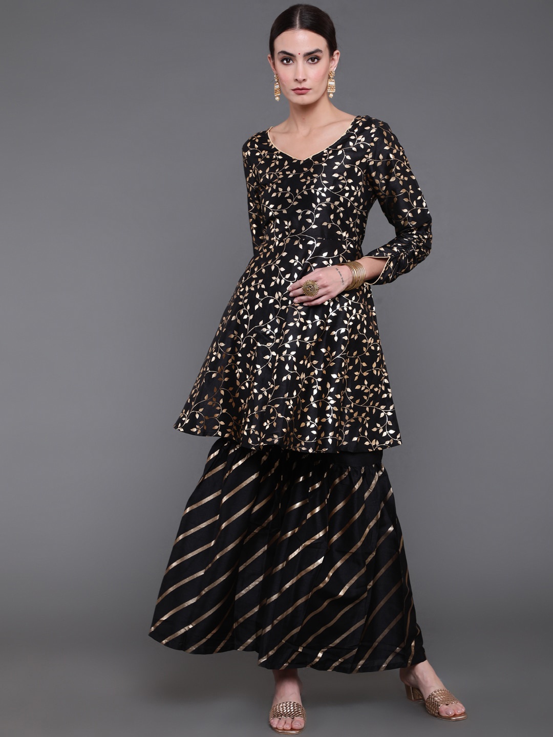 

antaran Floral Printed Kurta with Sharara, Black