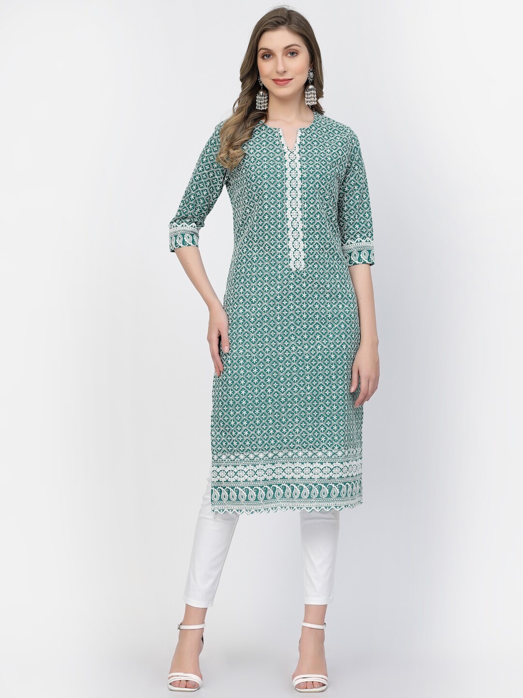 

Vastraa Fusion Floral Embroidered Chikankari Cotton Kurta, Green