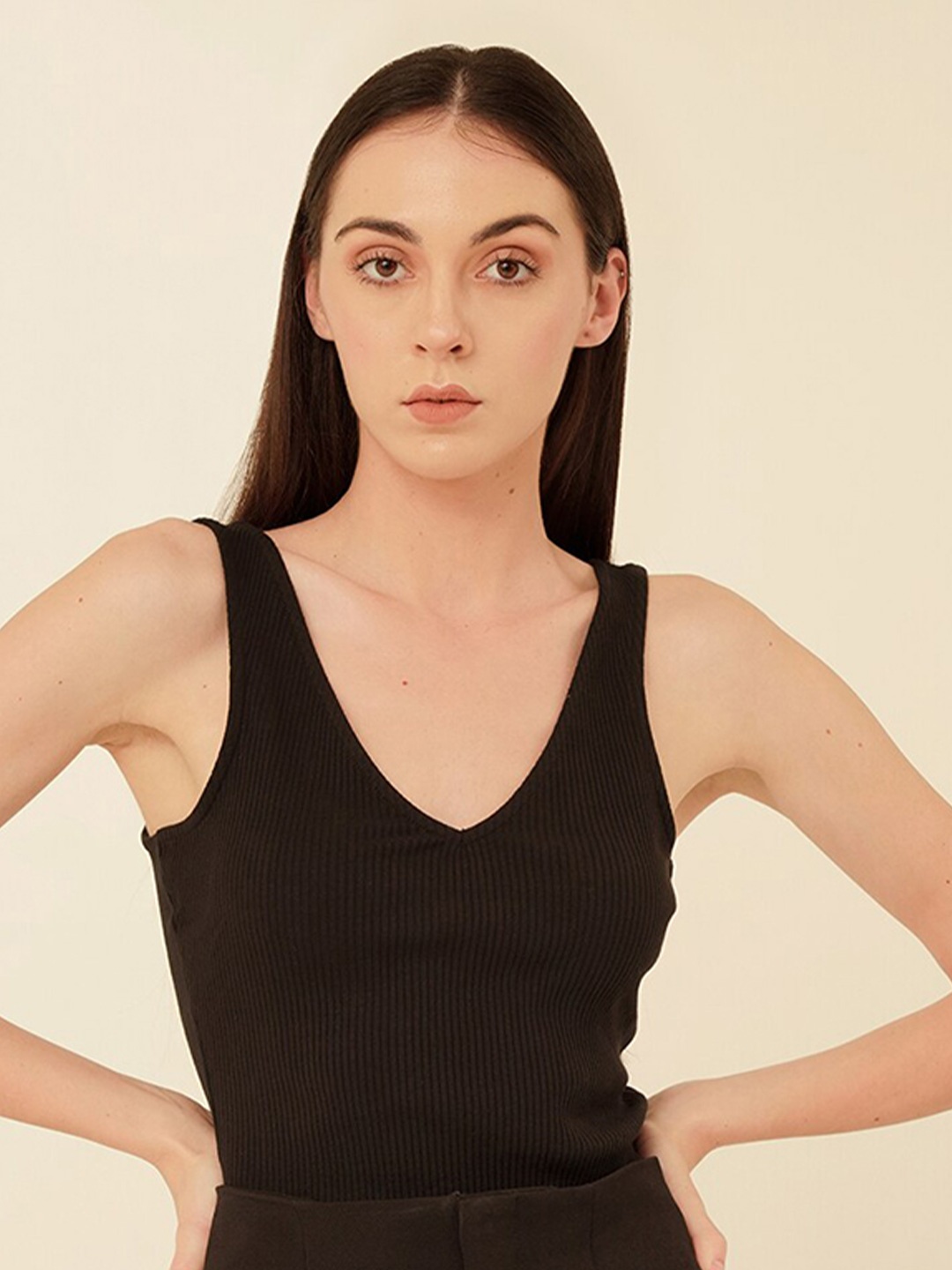 

MYWISHBAG V-Neck Sleeveless Fitted Top, Black