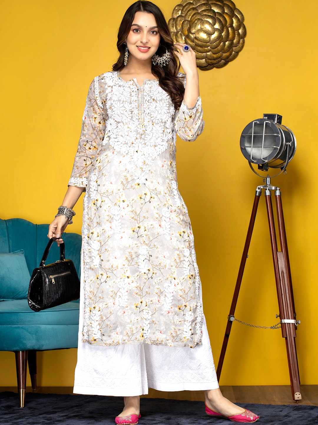 

PARAMOUNT CHIKAN Floral Embroidered Chikankari Cotton kurta, Grey