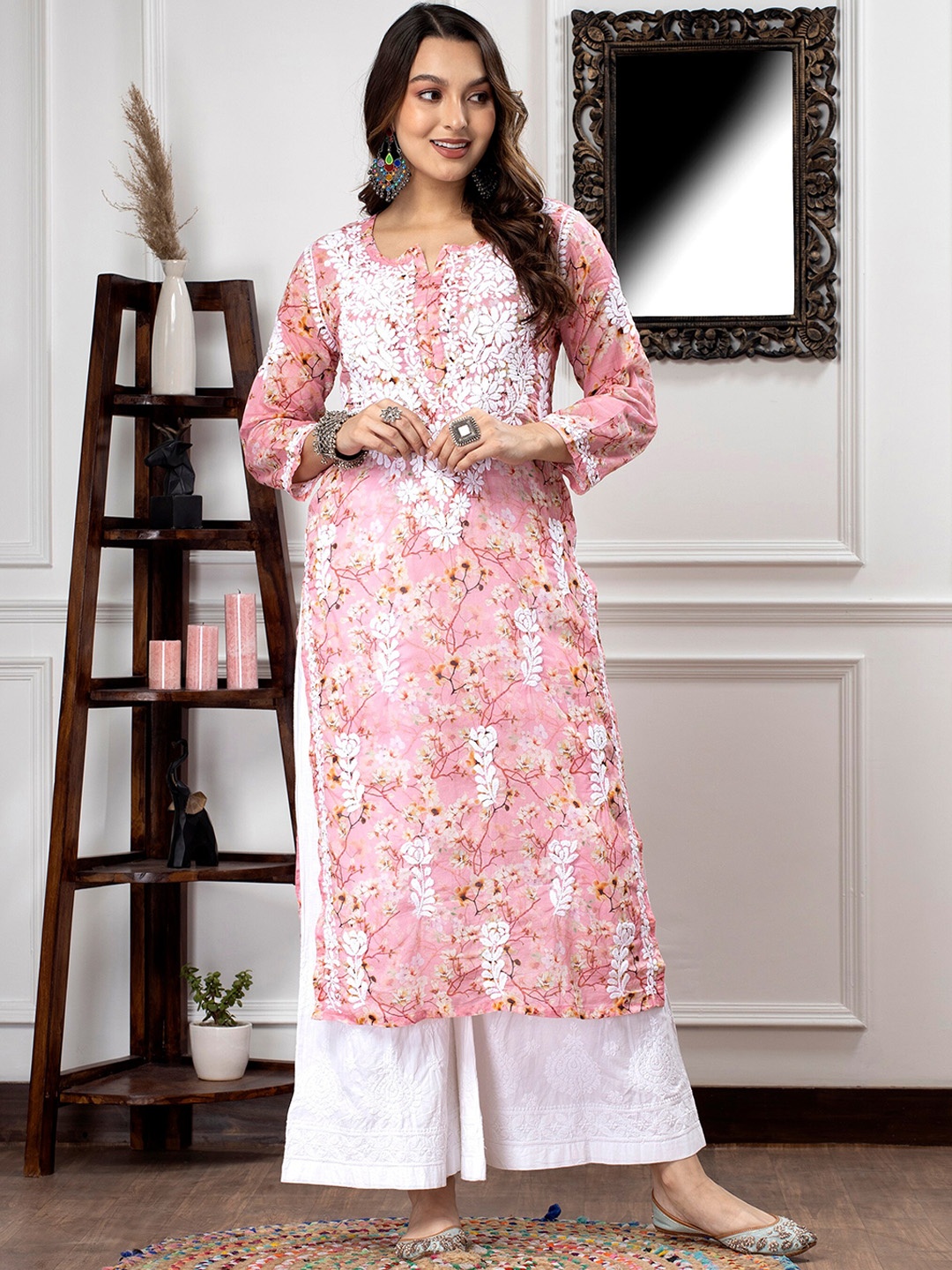 

PARAMOUNT CHIKAN Women Pink Floral Embroidered Chikankari Cotton kurta