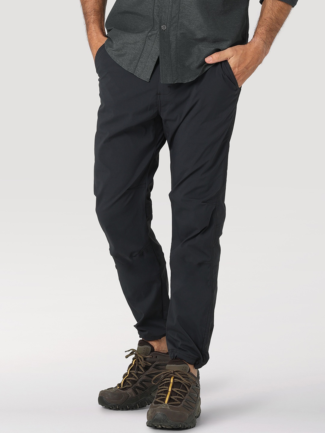

Wrangler Men Slim Fit Mid-Rise Joggers, Navy blue