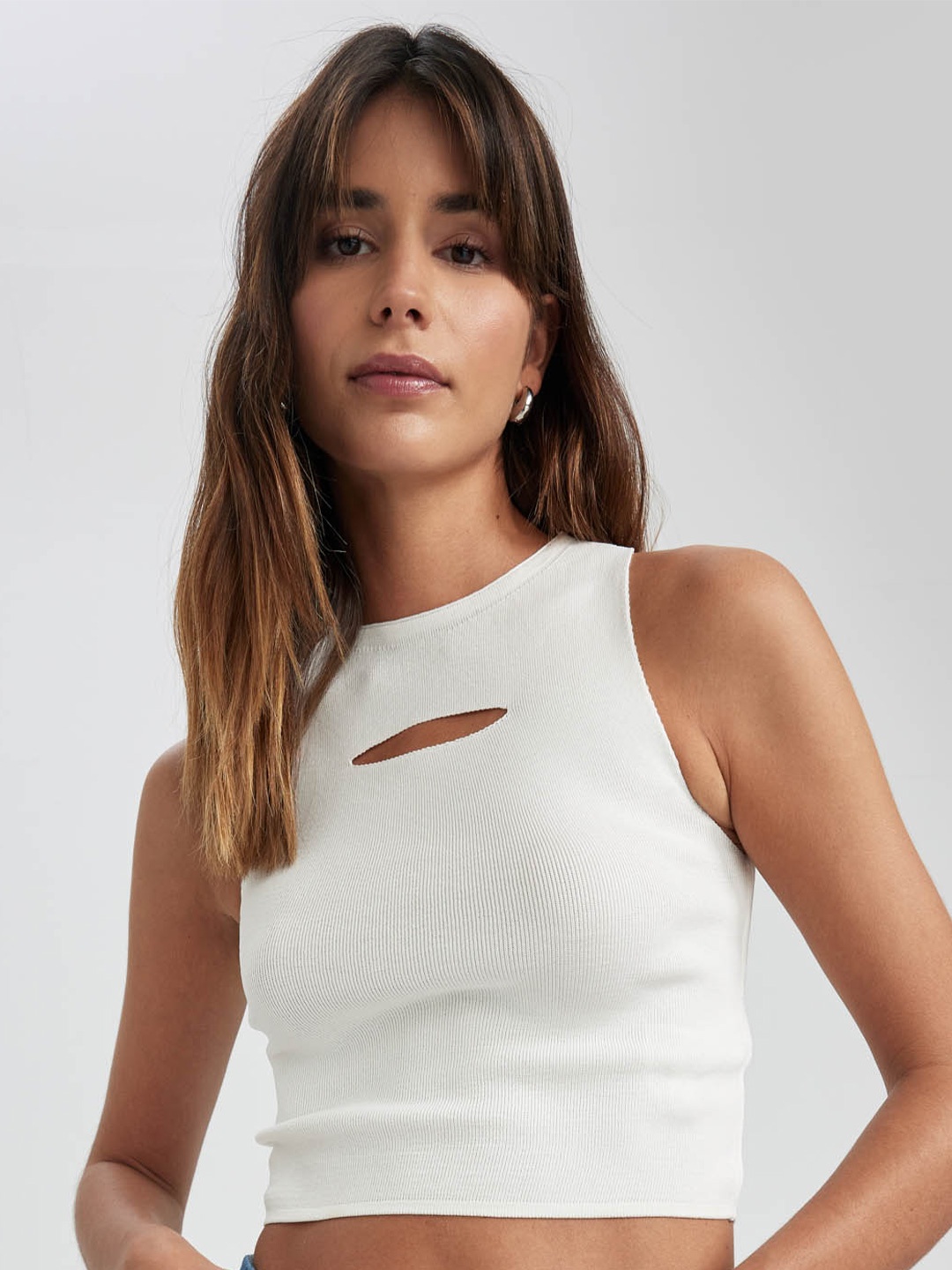 

DeFacto Crop Cut Out Sleeveless Top, Off white