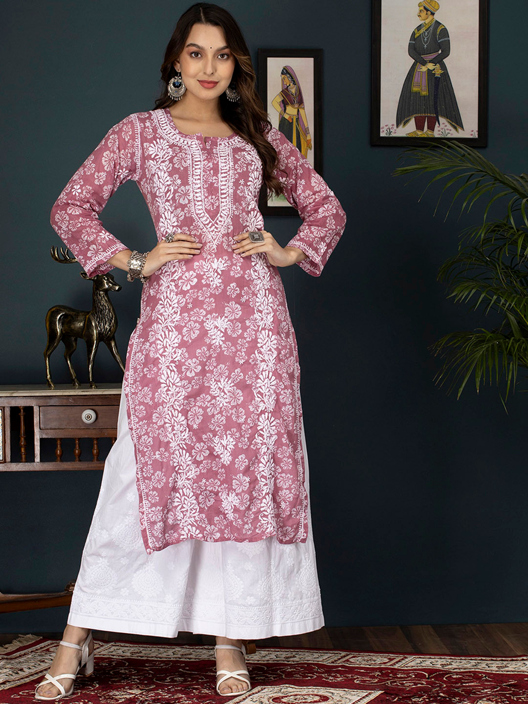 

PARAMOUNT CHIKAN Women Pink Floral Embroidered Chikankari Cotton kurta