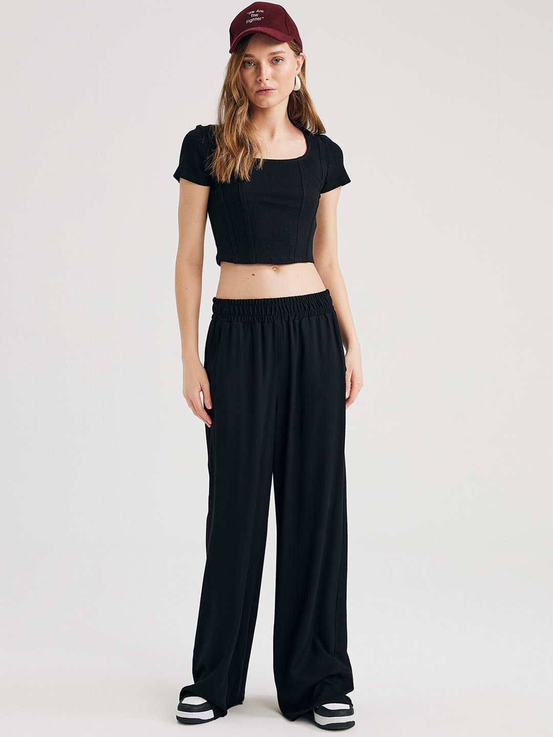 

DeFacto Women Mid-Rise Parallel Trousers, Black