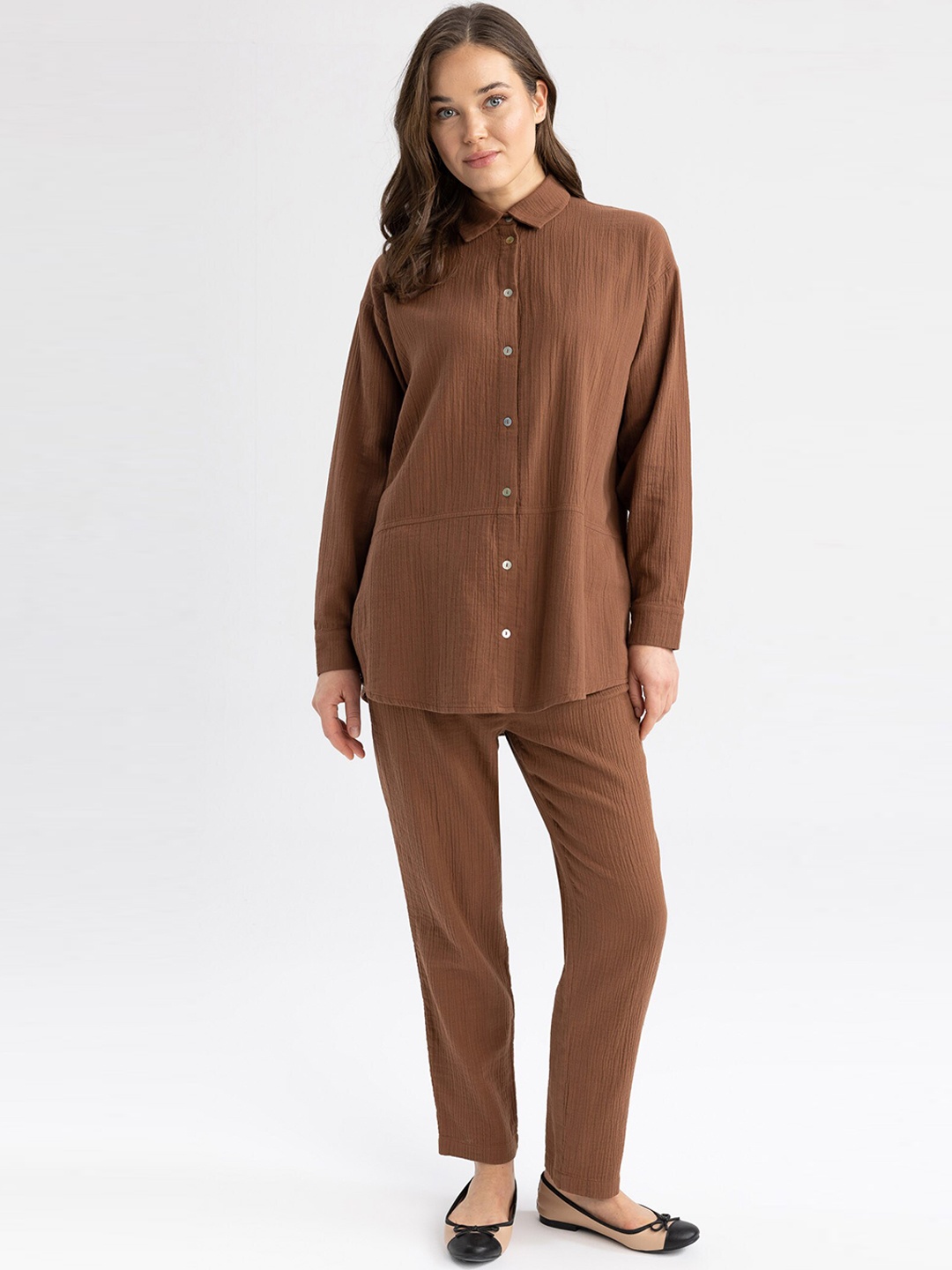 

DeFacto Women Self Design Mid Rise Regular Fit Trousers, Brown