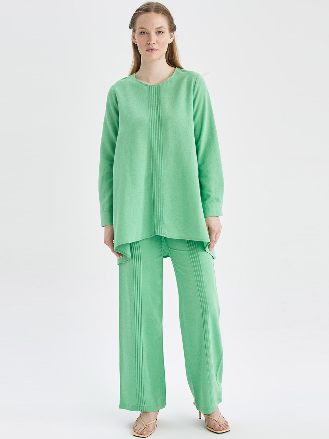

DeFacto Women Mid Rise Cotton Parallel Trousers, Green