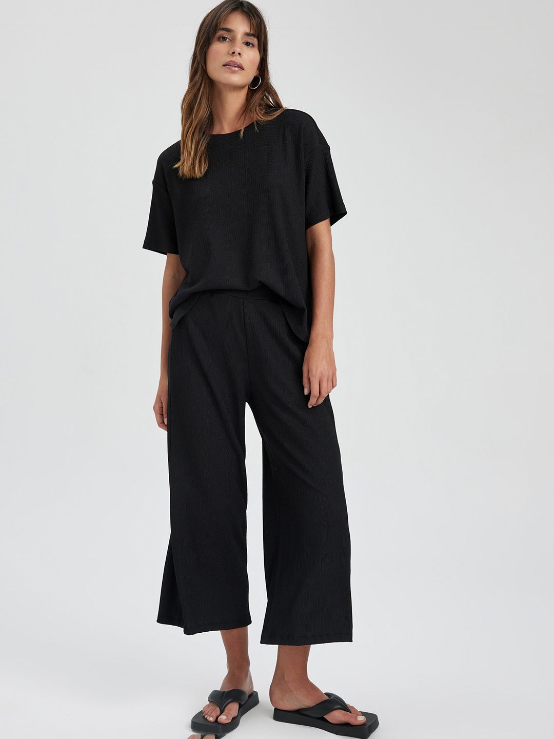 

DeFacto Mid-Rise Cropped Parallel Trousers, Black