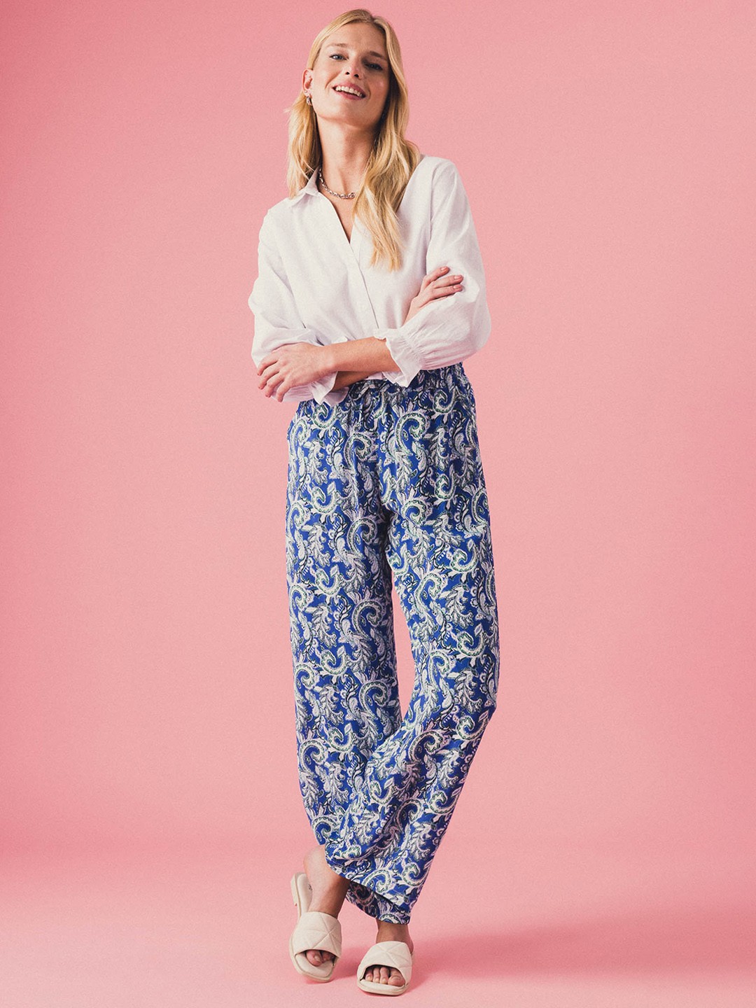 

DeFacto Women Floral Printed Mid-Rise Slip-On Trousers, Blue