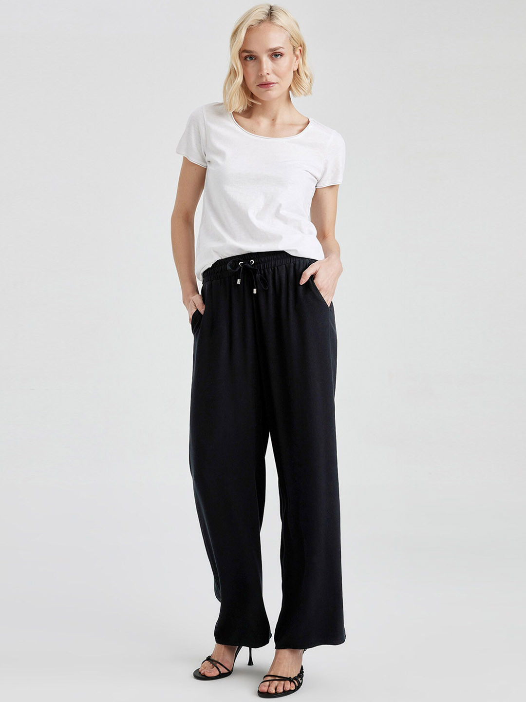 

DeFacto Women High-Rise Regular Fit Parallel Trousers, Black