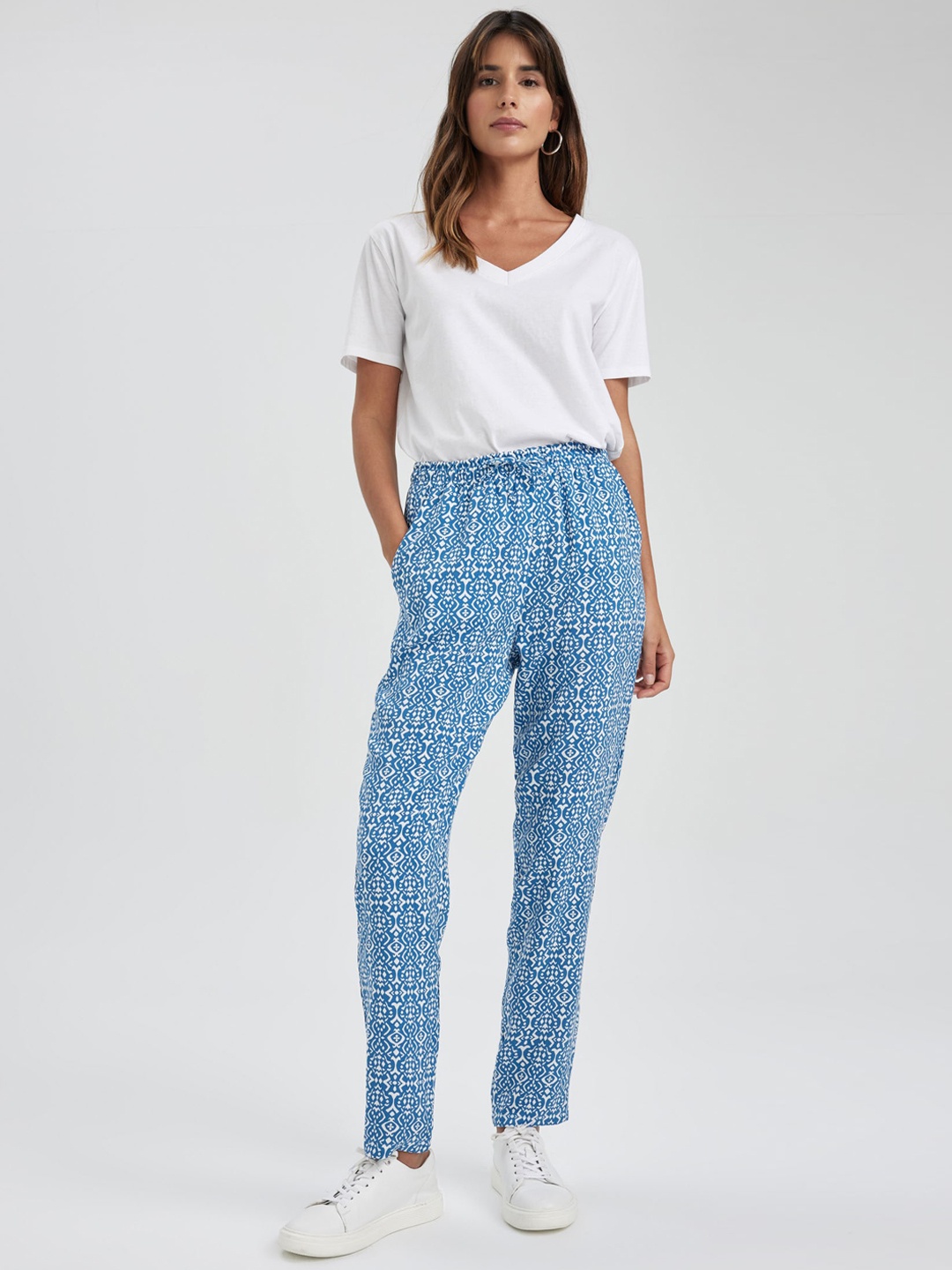 

DeFacto Women Mid -Rise Floral Printed Trousers, Blue