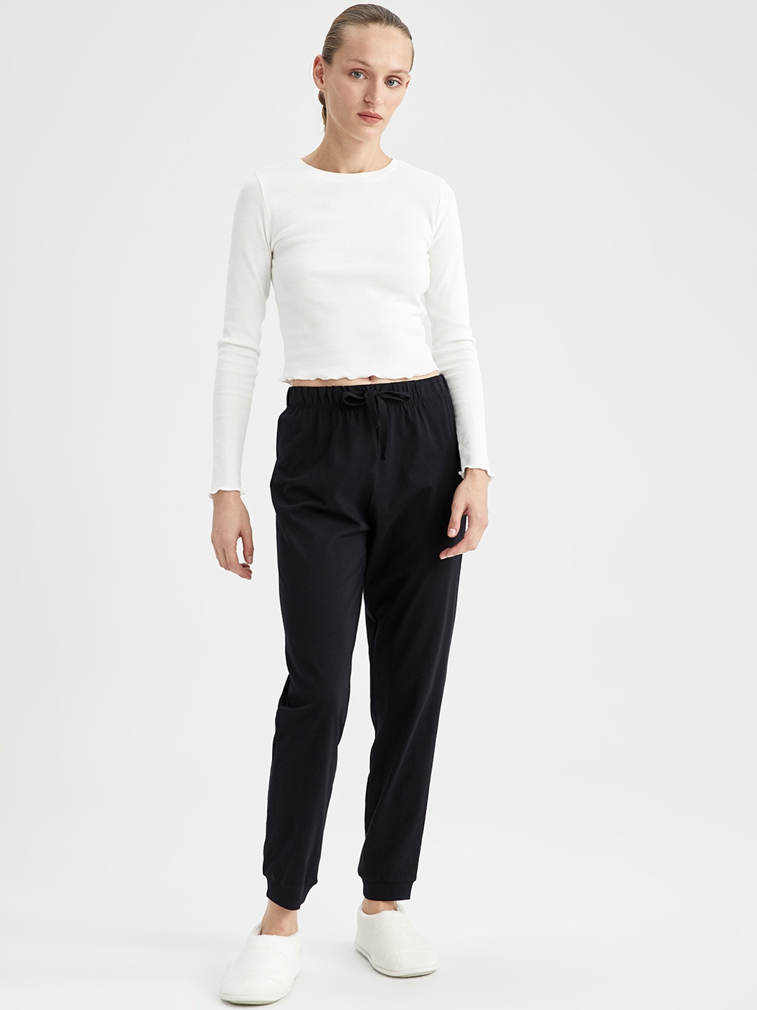 

DeFacto Women Mid-Rise Pure Cotton Joggers, Black
