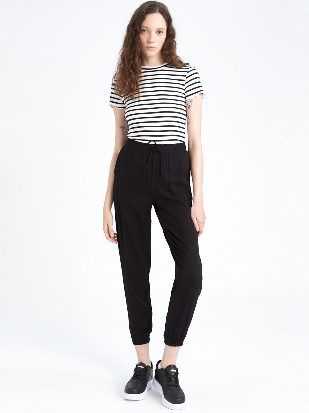 

DeFacto Women Flat-Front Mid-Rise Regular Fit Joggers, Black