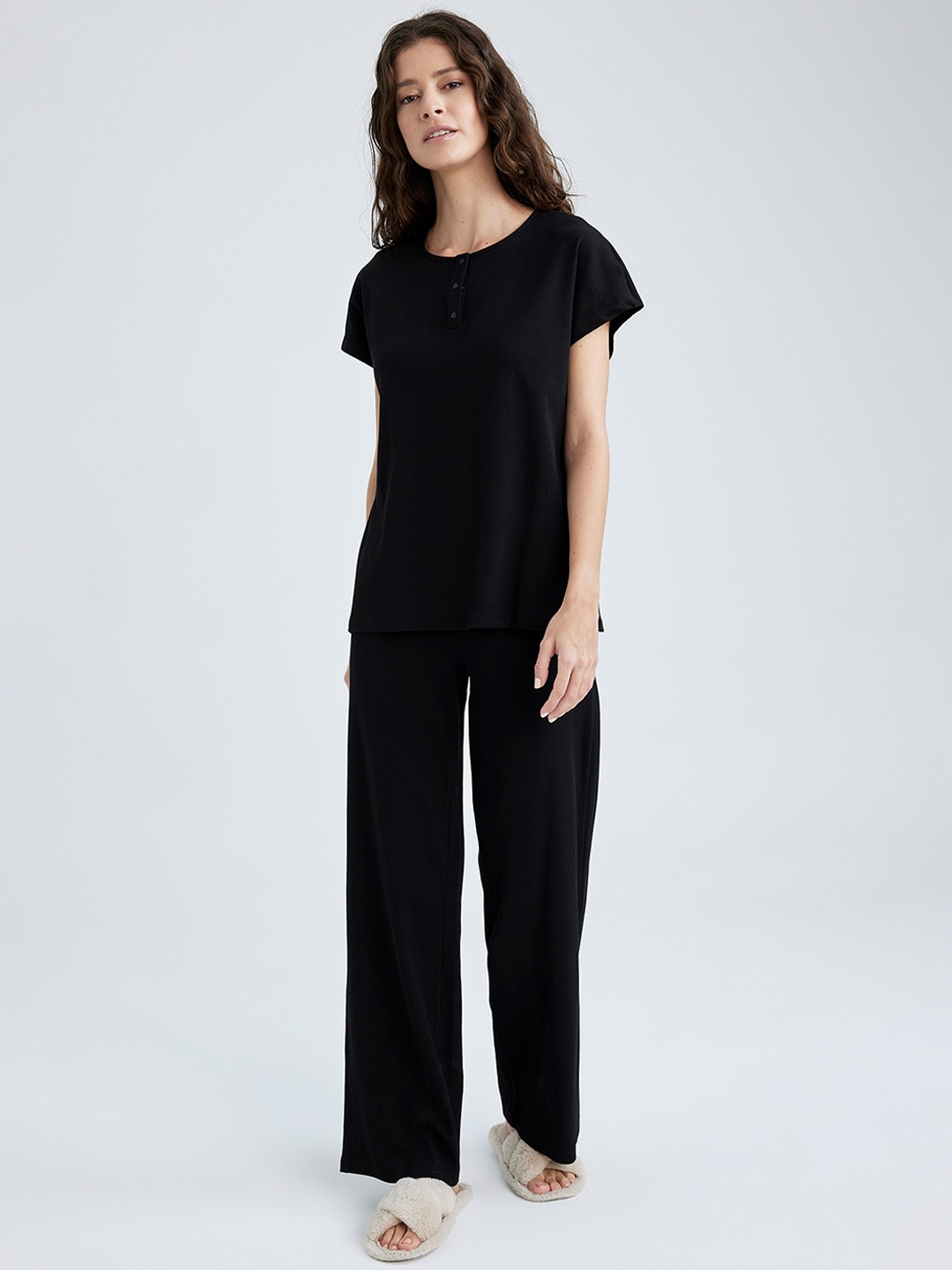 

DeFacto Women Mid Rise Straight Fit Lounge Pants, Black