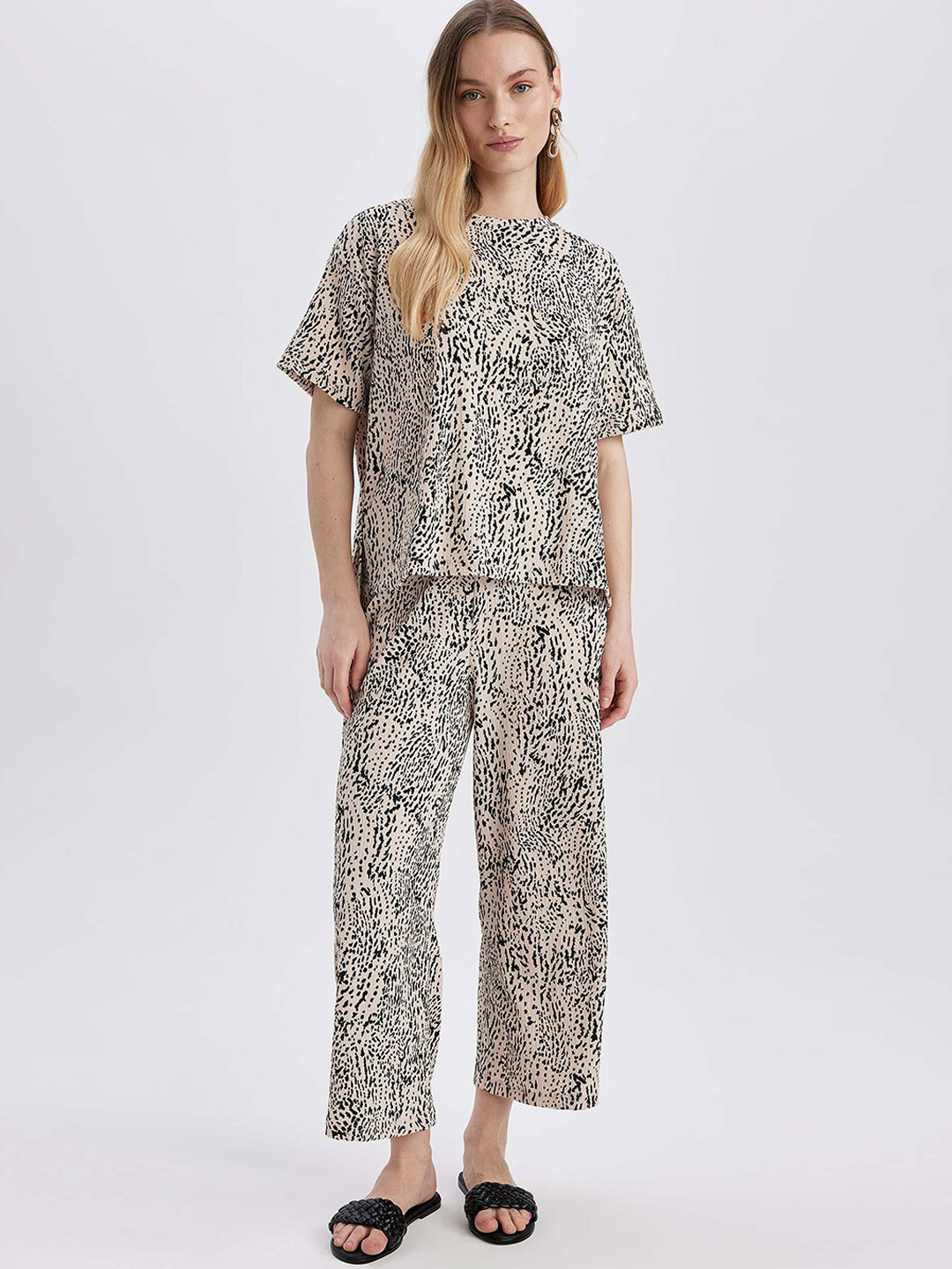 

DeFacto Animal Printed Mid-Rise Parallel Trousers, Na
