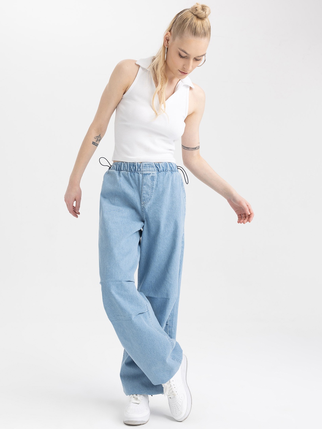 

DeFacto Women Pure Cotton Mid-Rise Flared Jeans, Blue