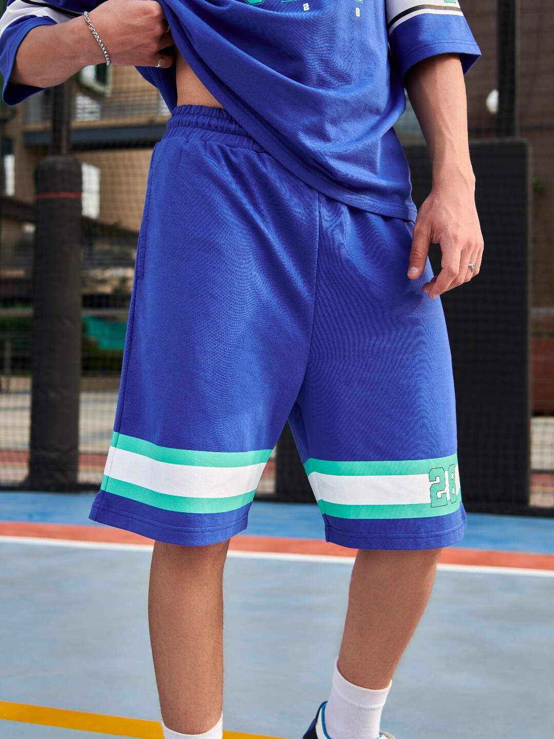 

Bewakoof 28 Stripe Printed Oversized Shorts, Blue