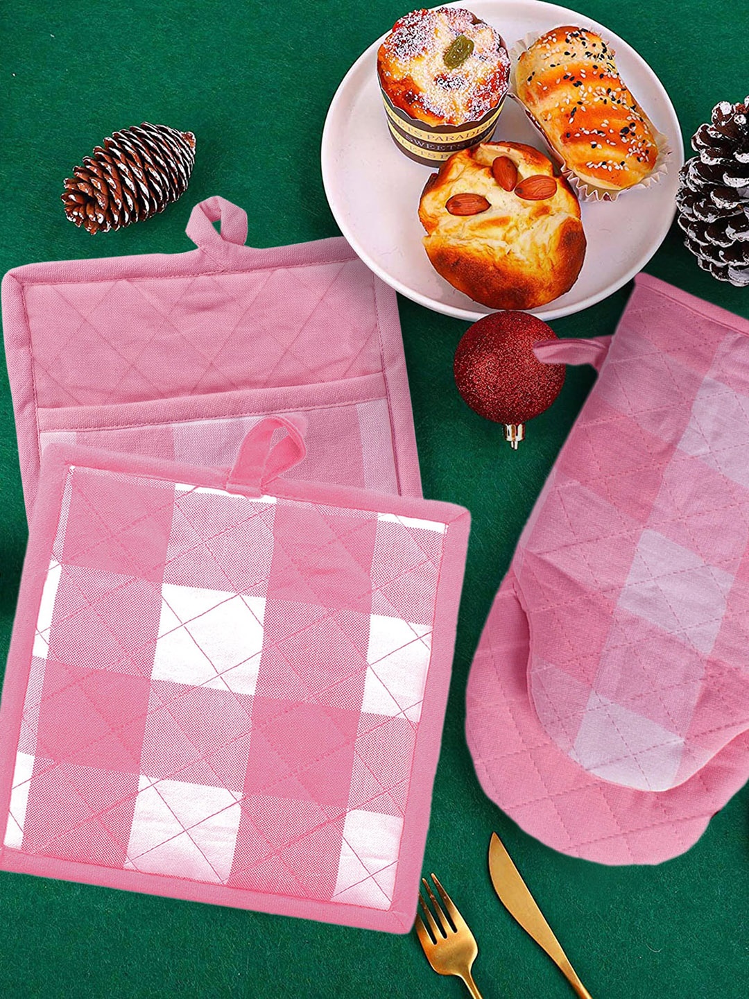 

Lushomes Pink & White 4 Pieces Checked Cotton Heat Resistant Kitchen Linen Set