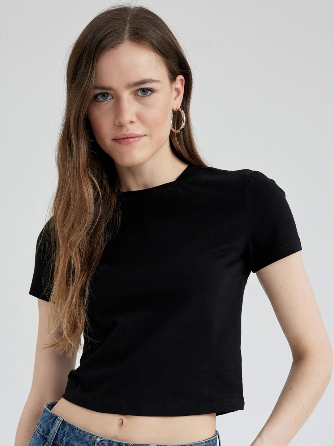 

DeFacto Round Neck Short Sleeves T-shirt, Black