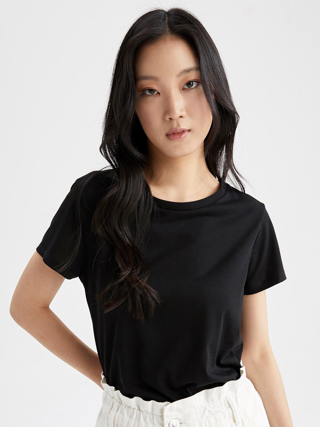 

DeFacto Round Neck Short Sleeve T-shirt, Black