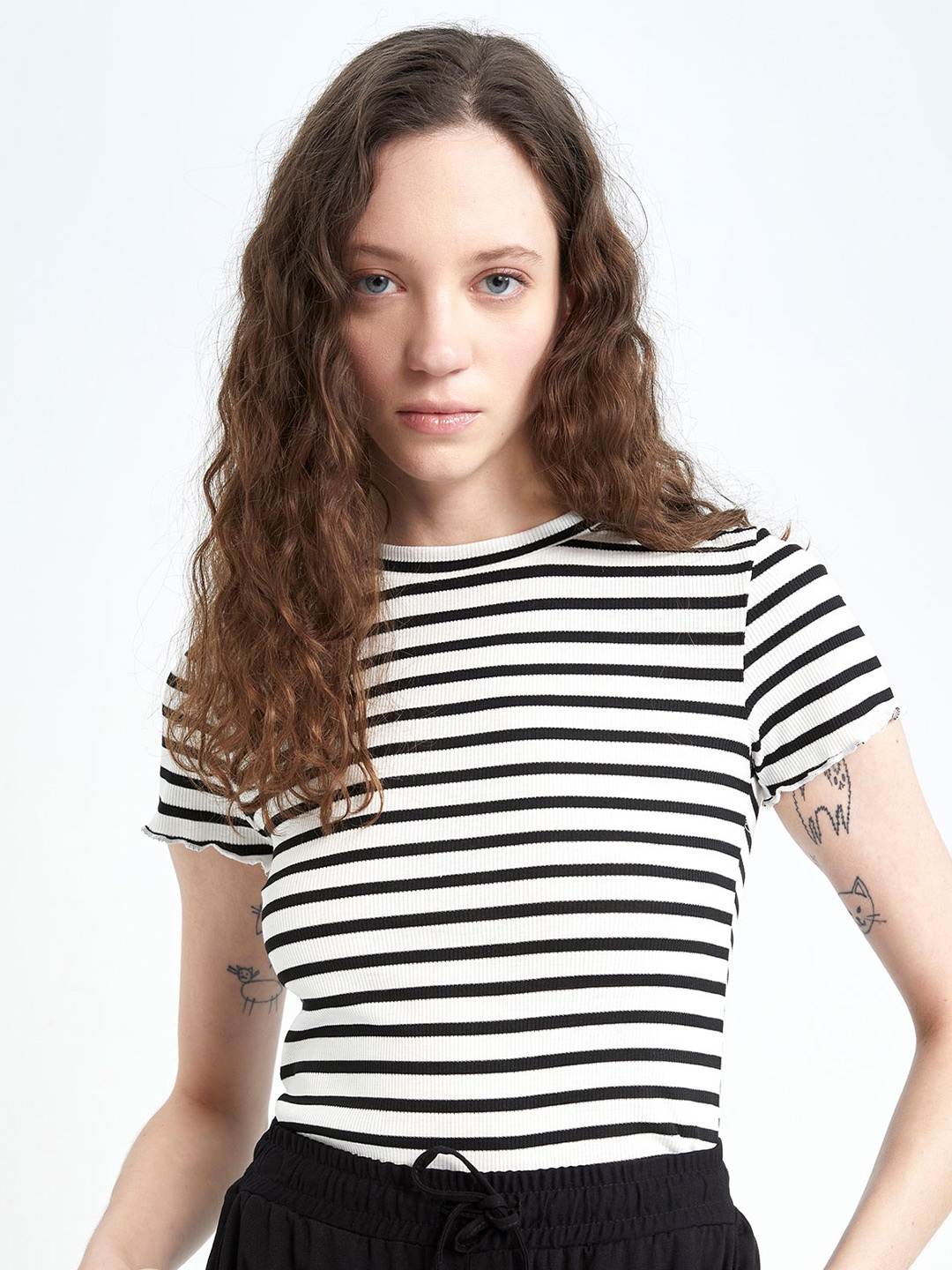 

DeFacto Striped Round Neck Fitted Top, Black