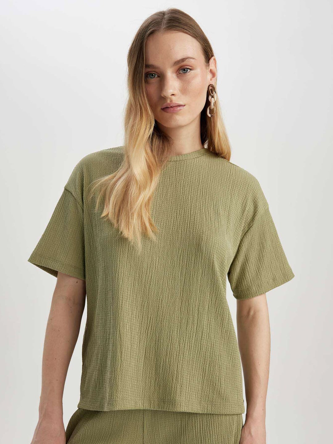 

DeFacto Women Drop-Shoulder Sleeves Regular Fit T-shirt, Olive