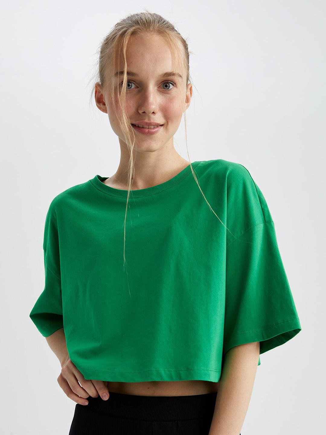 

DeFacto Round Neck Drop Shoulder Sleeves Pure Cotton Cropped Boxy Fit T-shirt, Green
