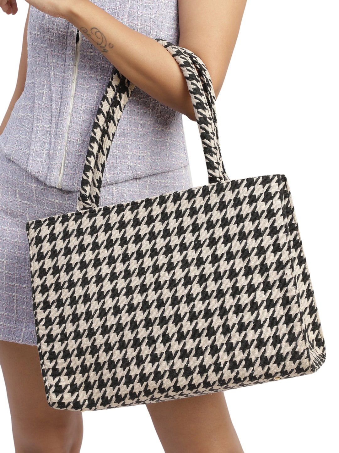 

MINI WESST Geometric Printed Bucket Tote Bag, Black