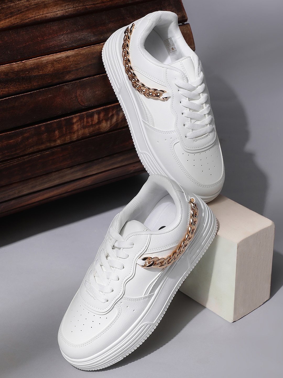 

MOZAFIA Women Round Toe Lace Ups Sneakers, White