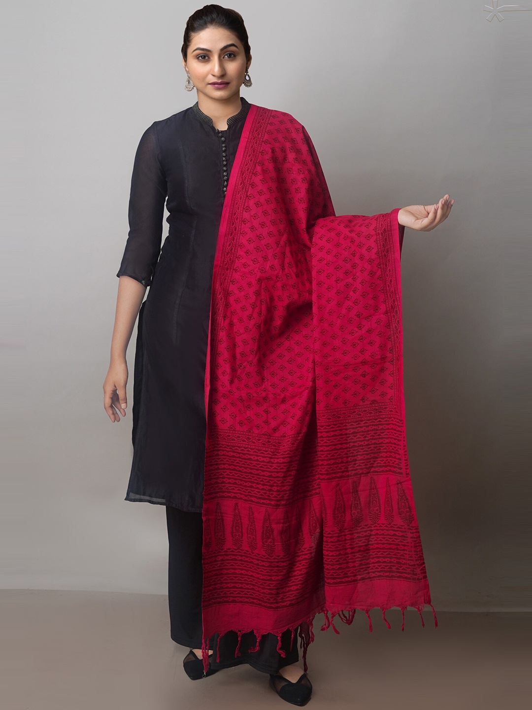 

Unnati Silks Ethnic Motifs Block Printed Pure Cotton Dupatta, Pink