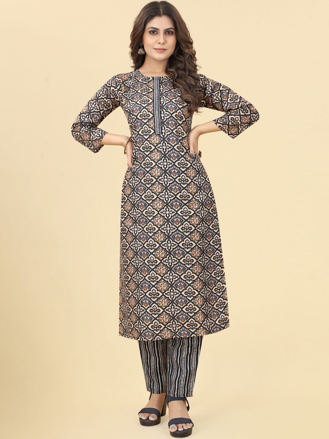 

KALINI Ethnic Motifs Printed Regular Kurta with Trousers, Navy blue
