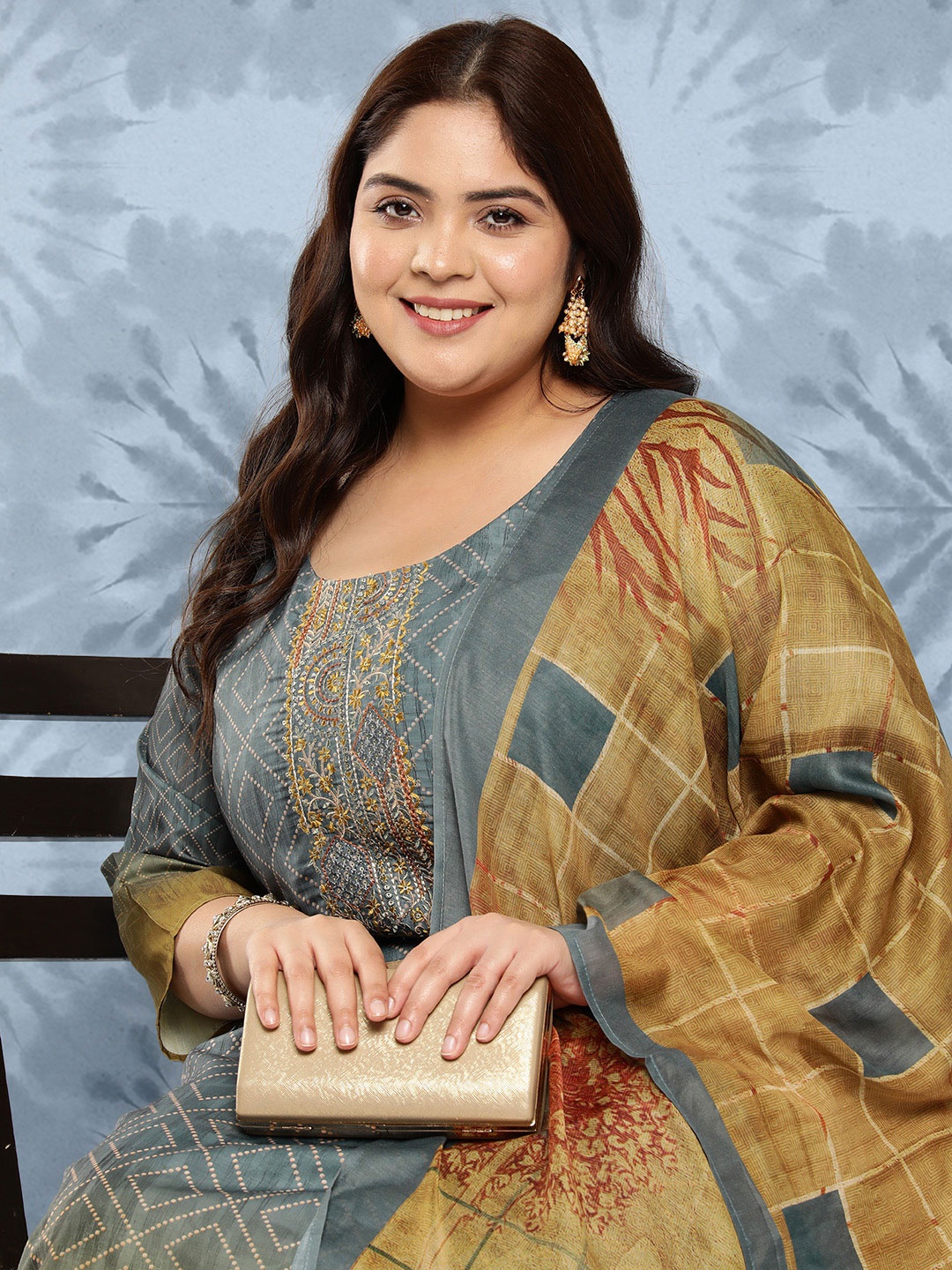 

EXTRA LOVE BY LIBAS Floral Embroidered Regular Thread Work Kurta with Trousers & Dupatta, Grey