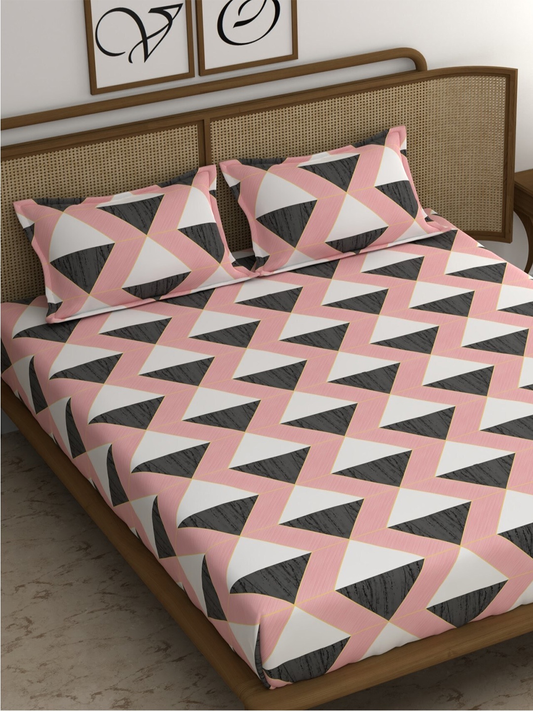 

CHHAVI INDIA Pink & Brown Geometric Printed 210 TC King Bedsheet & 2 Pillow Covers