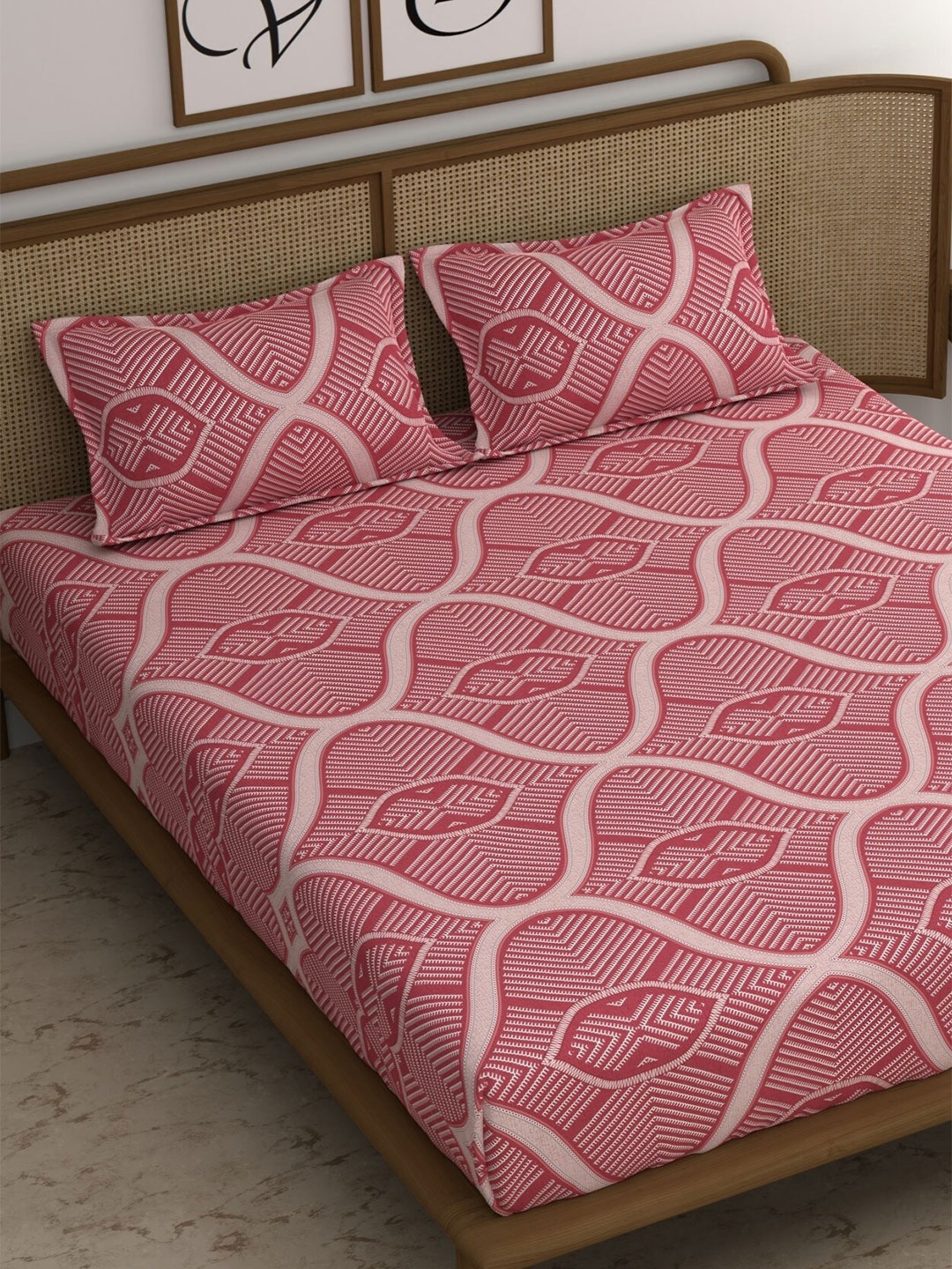 

CHHAVI INDIA Pink Geometric Printed 210 TC King Bedsheet & 2 Pillow Covers