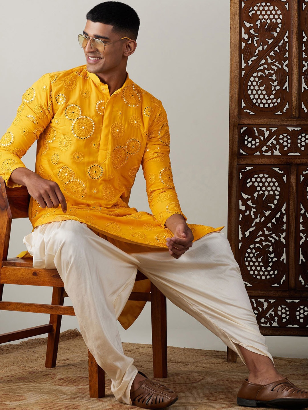 

VASTRAMAY Geometric Embroidered Mirror Work Kurta With Patiala, Yellow