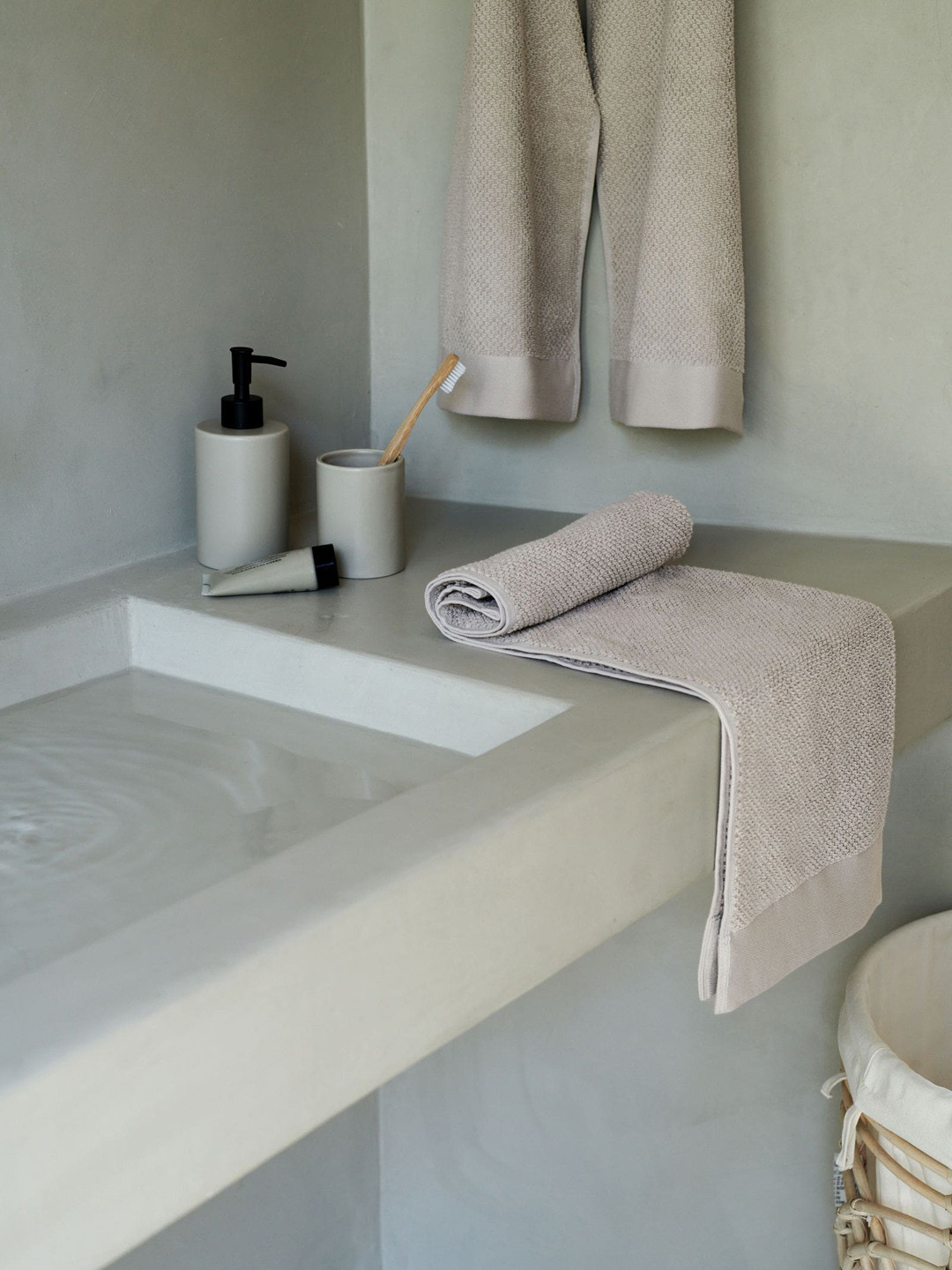 

H&M Beige Earthenware Soap Dispenser